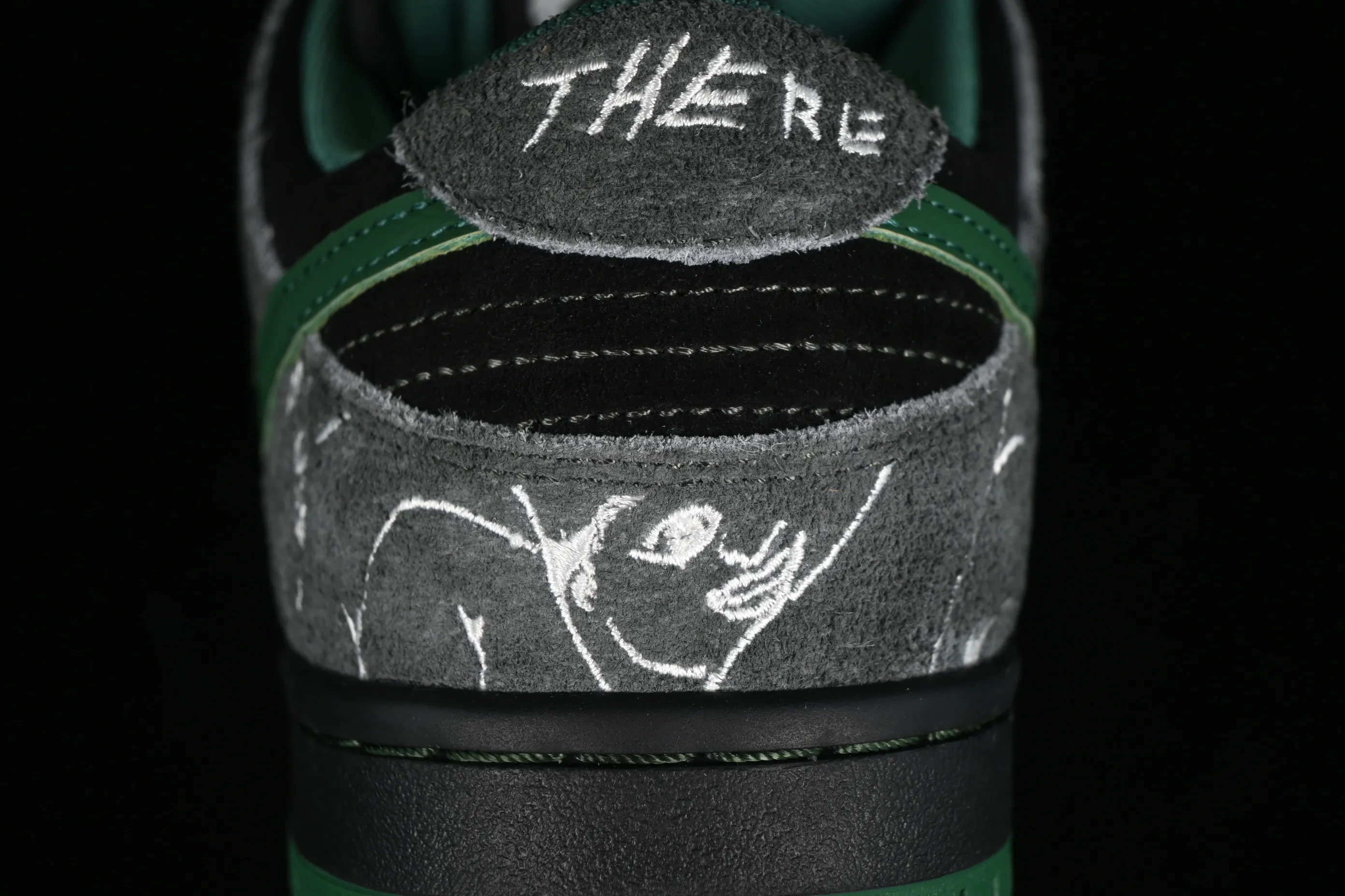 All Categories Nk SB Dunk Series Nk SB Dunk Low Low-top Sneakers C Version There Skateboards x Nk SB Dunk Low Graffiti Art Style Joint Model SB Low-top Casual Sneakers HF7743-001